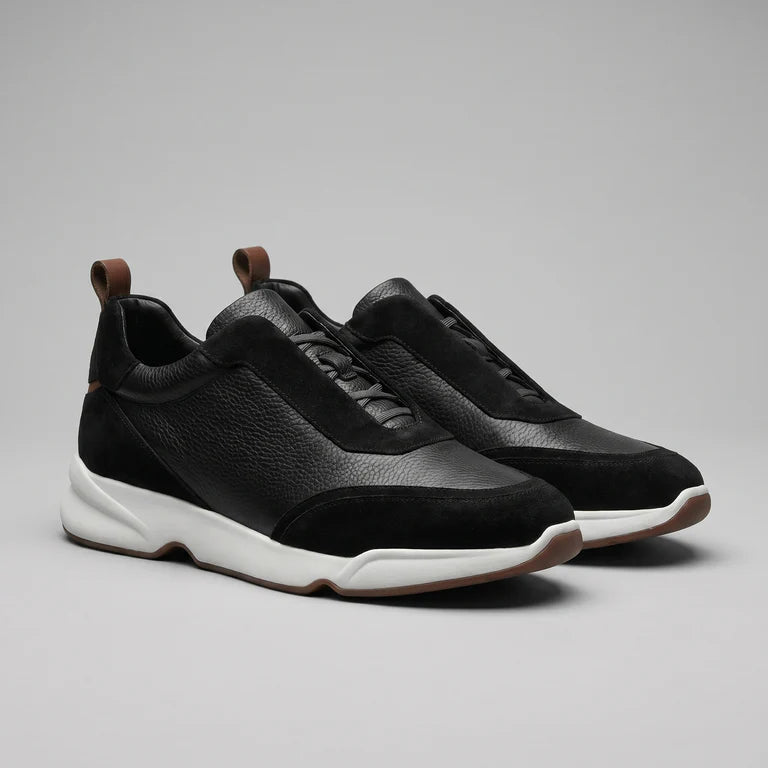 BLACK LEATHER TRAINER